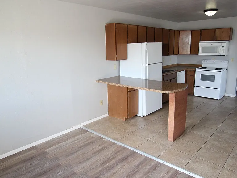 1412 Glenwood Ave — Photo 2