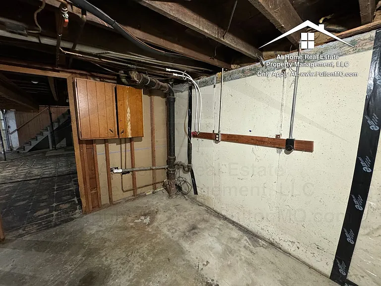 1304 Bradley Ln — Photo 26