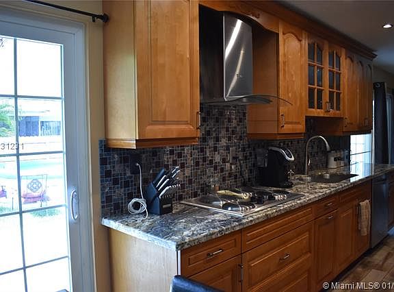 5th image of 10445 SW 50th Pl