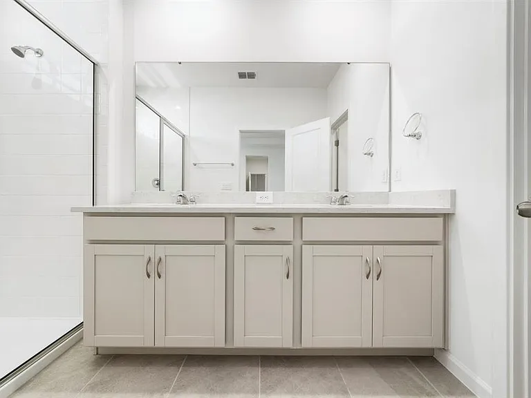 2414 Celebration Blvd — Photo 16