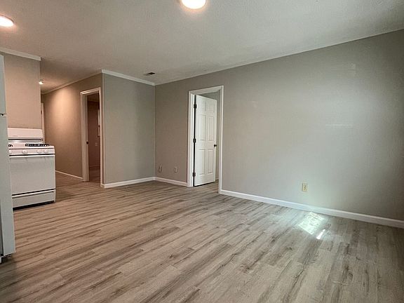 3rd image of 936 Sycamore Ave APT D
