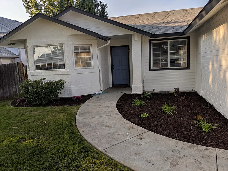 1800 E Cougar Creek Dr — Photo 2