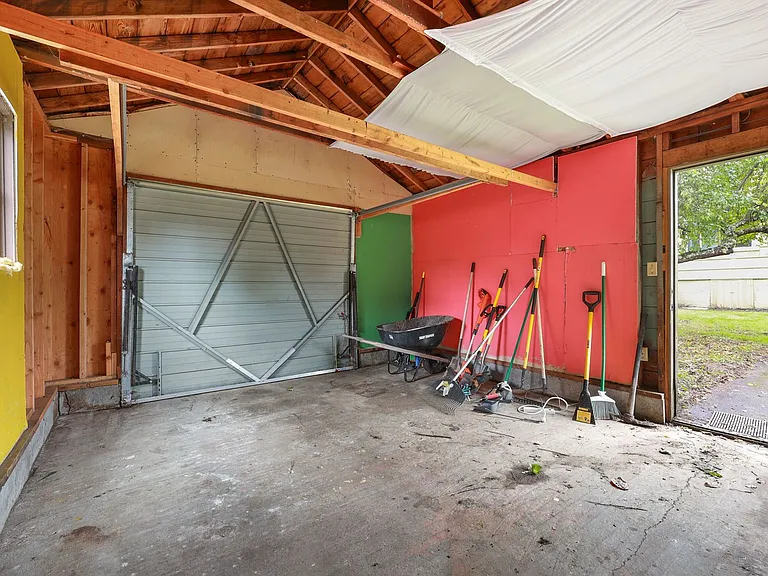 1223 Puget St NE — Photo 23