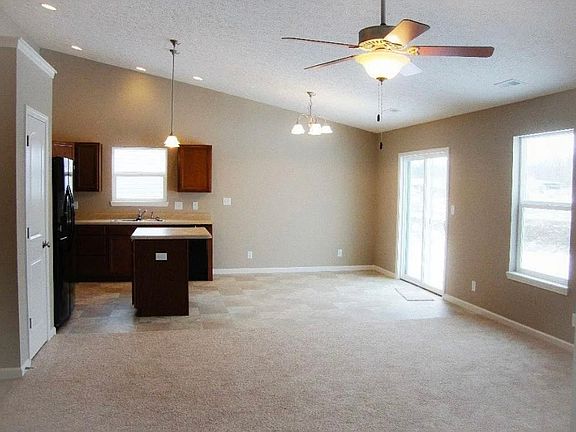 3rd image of 3162 Fleming Dr