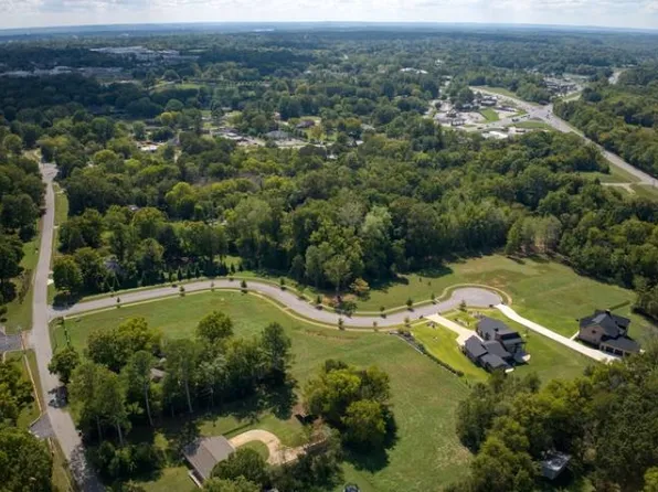 109 Willowbrook Dr, Florence, AL 35630