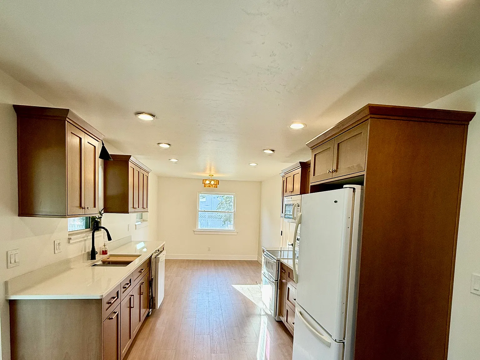 3 bed, 1205 sqft, $2,300 — Photo 2
