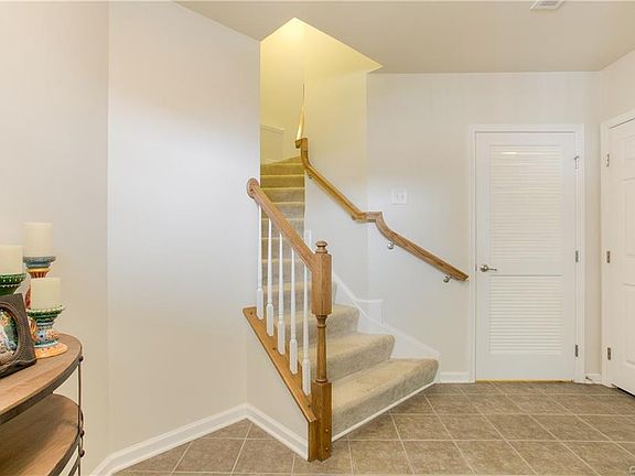 4th image of 3909 Fish Pond Ln #0