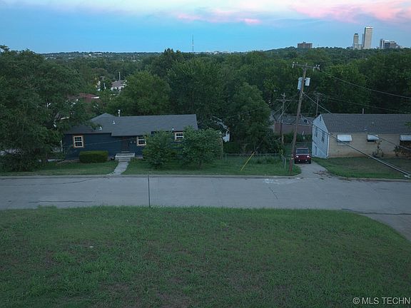 2nd image of 1937 N Denver Blvd