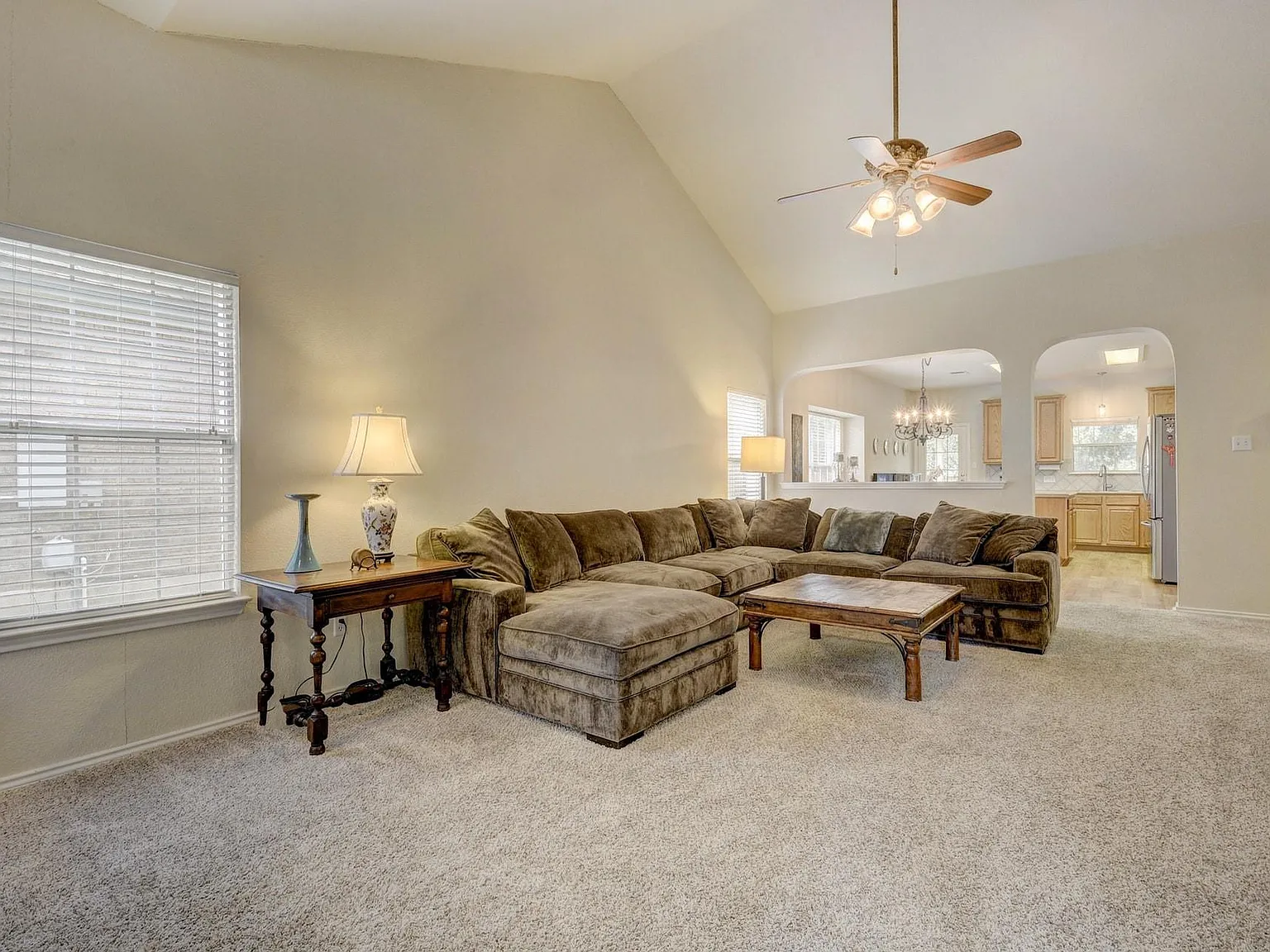 4 bed, 2.0 bath, 1873 sqft, $2,695 — Photo 2