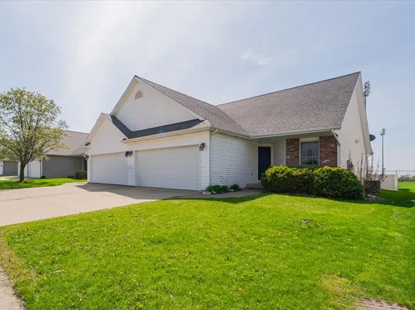 1907 Marina Dr, Normal, IL 61761