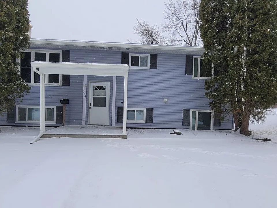 306 Norwood Dr NE