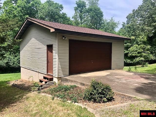 2nd image of 133 Blou Clower Ln