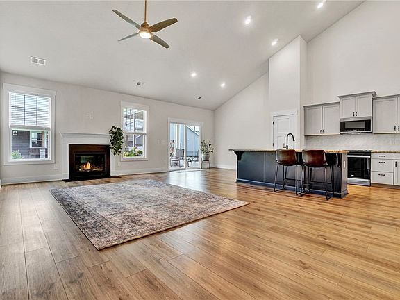 2nd image of 206 Benjamin Dr
