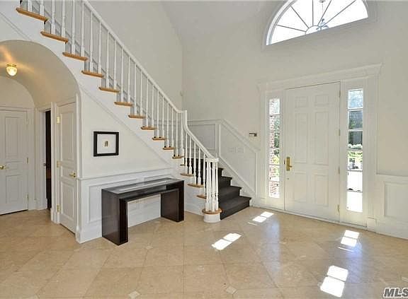 4th image of 70 Old House Ln