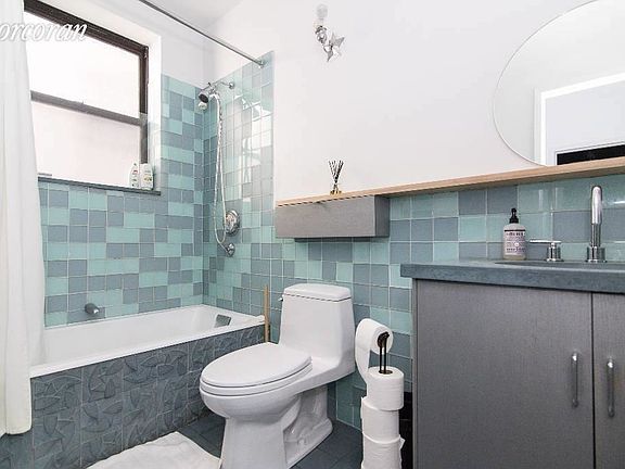 4th image of 241 Eldridge St APT 3R
