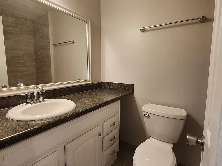 828-2 W Carolina St — Photo 13