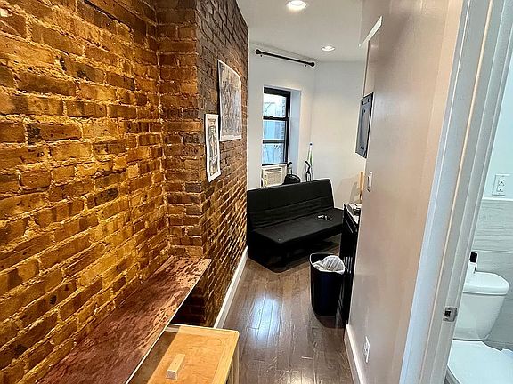 5th image of 170 Delancey St APT 17