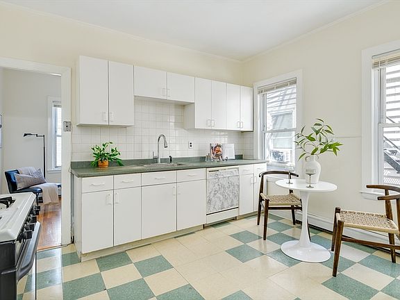 4th image of 313 Elm St #1