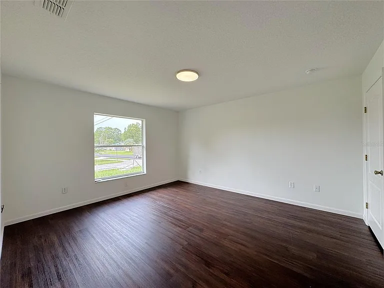 102 Edison St — Photo 8
