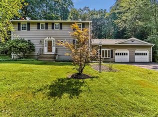 216 Beacon Hill Rd, Trumbull, CT 06611