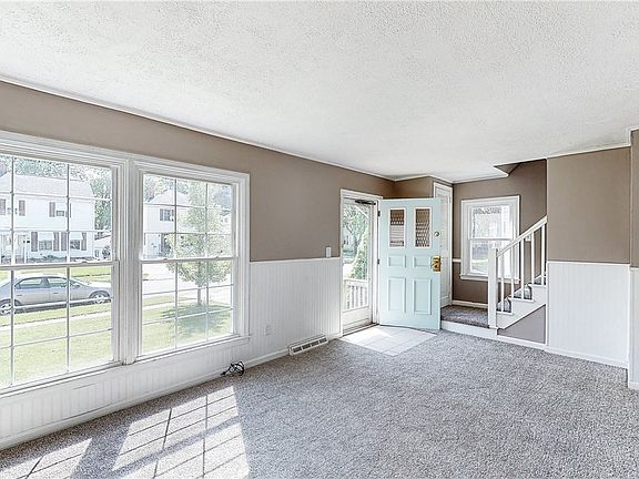 5th image of 2744 Maplewood St