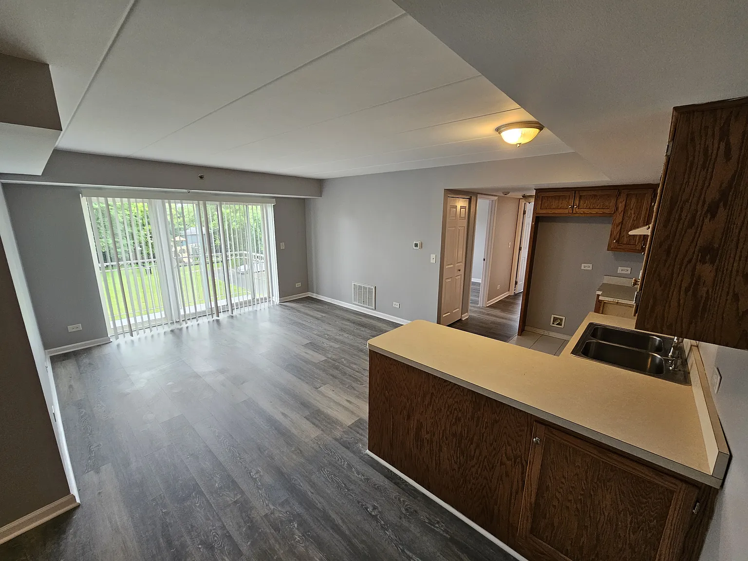 2 bed, 800 sqft, $2,000 — Photo 3
