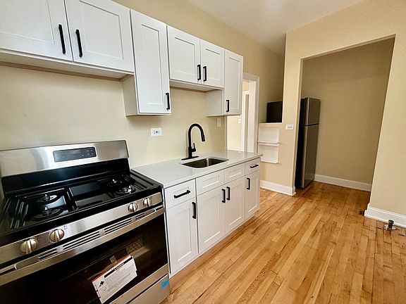 3rd image of 4045-4055 W School St #4055-3N