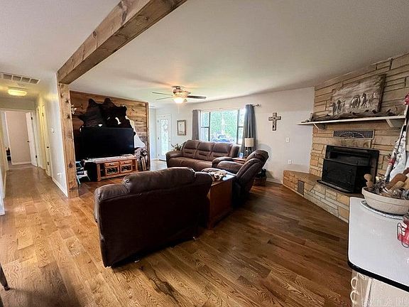 2nd image of 313 Beatrice St
