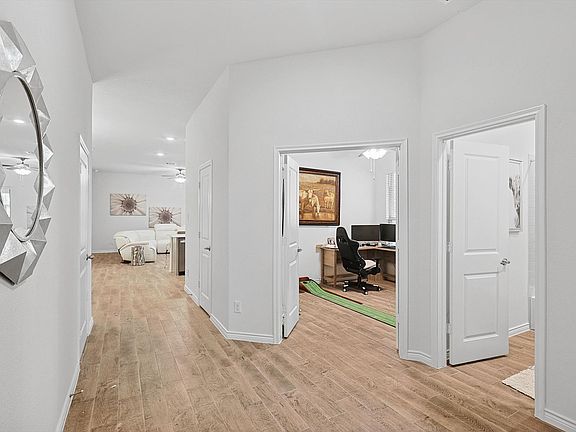5th image of 4106 Ellinger Dr