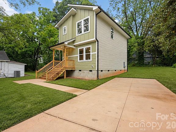3rd image of 1324 Old Charlotte Rd