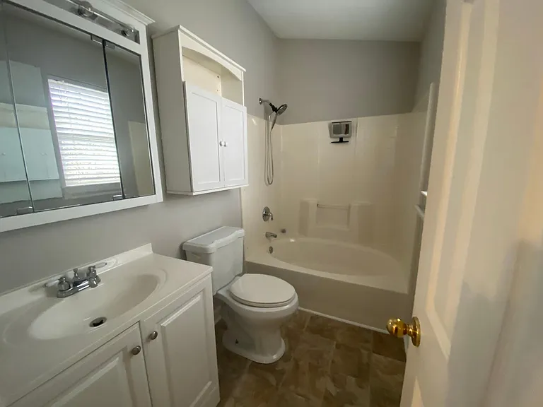 107 Breezemere Ct — Photo 9