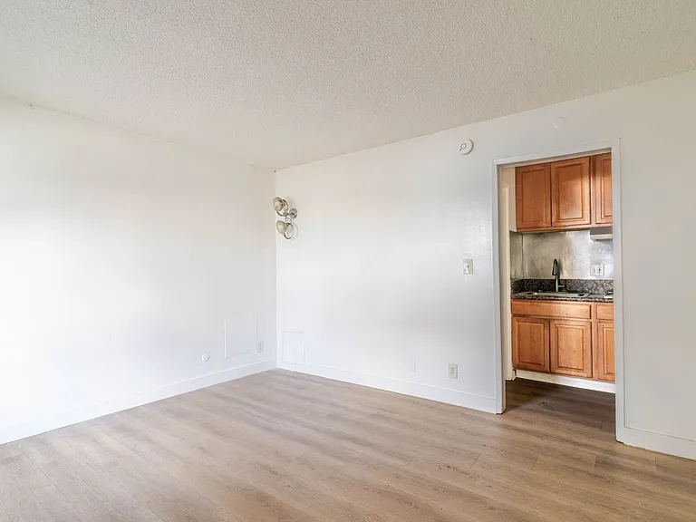7343 Woodley Ave #3 — Photo 5