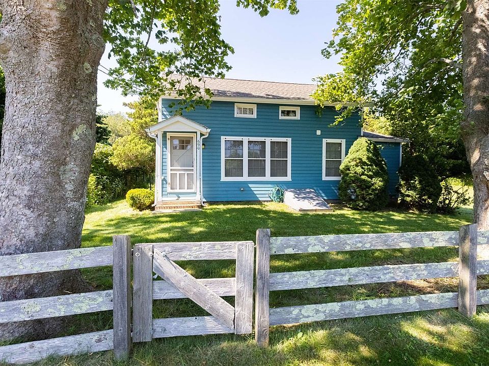 690 Albertson Lane, Greenport, NY 11944 Zillow