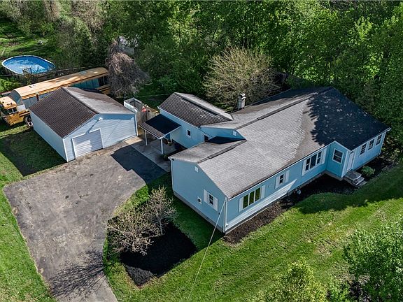 3rd image of 5565 Ridge Rd