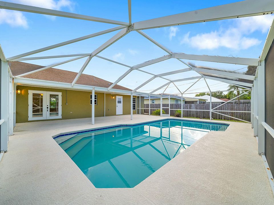 2nd image of 715 SW Saragossa Avenue