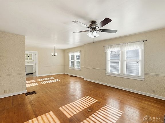 5th image of 608 S Miami St