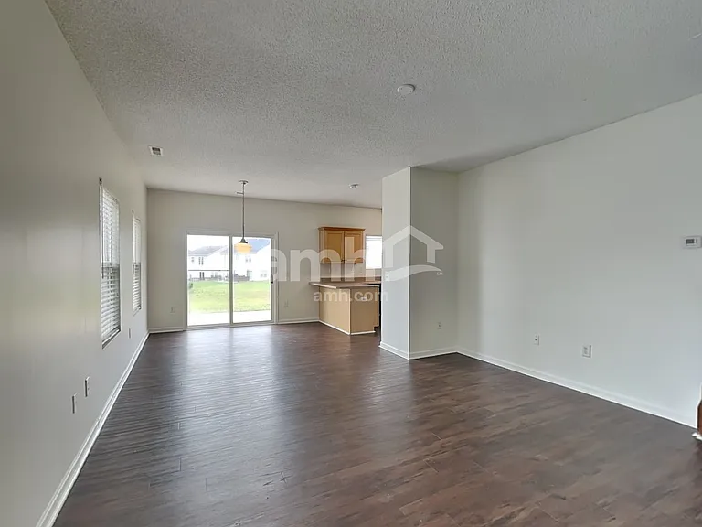 13711 Riding Hill Ave — Photo 8