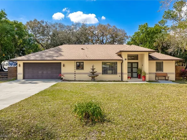 1022 Woods Dr, Labelle, FL 33935