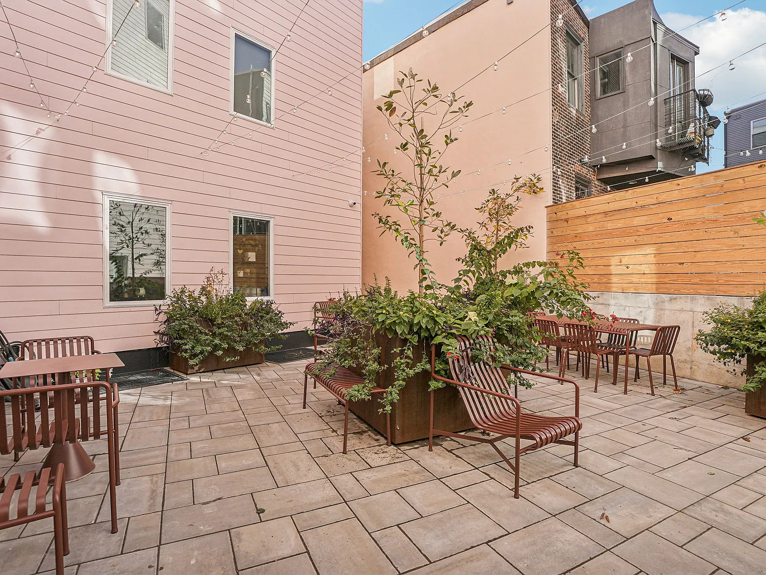 2 bed, 900 sqft, $2,650 — Photo 3
