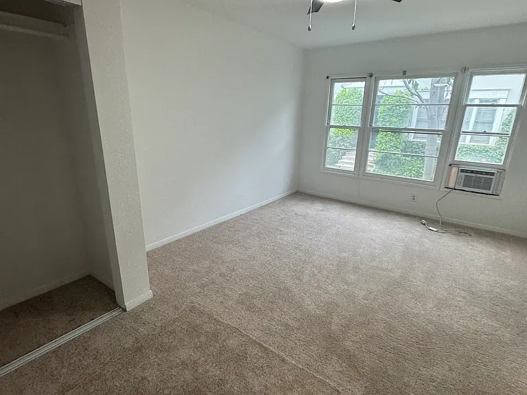 Sycamore Apartments — Photo 22