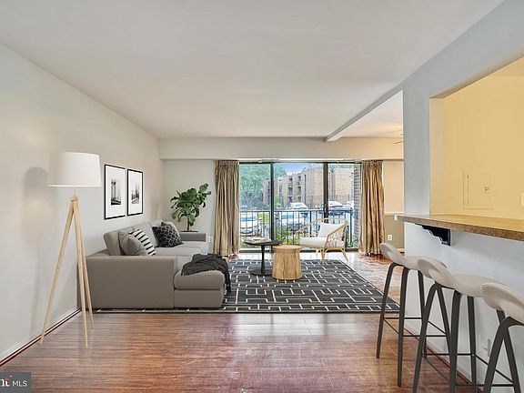 2nd image of 4400 Island Pl APT 201