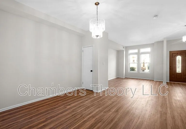 1309 Emerald St NE — Photo 9