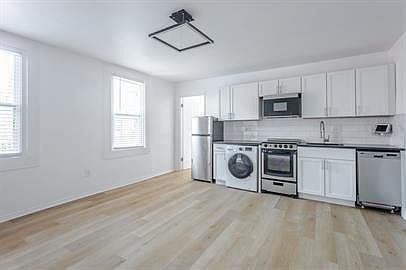 4th image of 139 E Clifton Ave #202