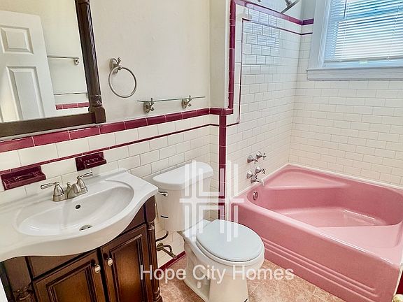 4th image of 4043 Wilkens Ave #2
