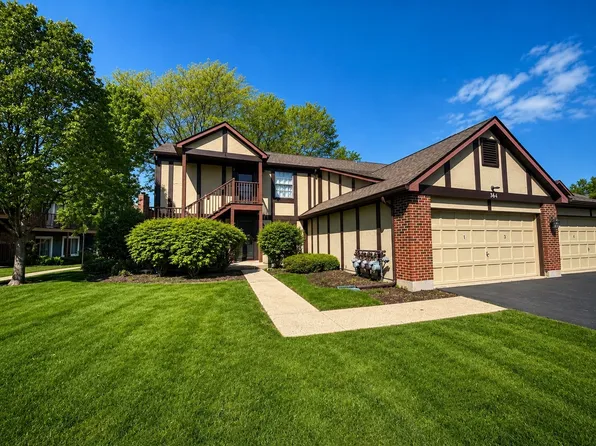 384 Sandhurst Cir APT 3, Glen Ellyn, IL 60137