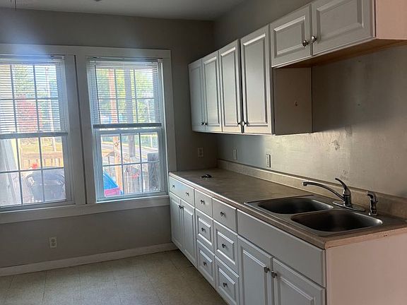 4th image of 448 Cumberland Hill Rd #3F