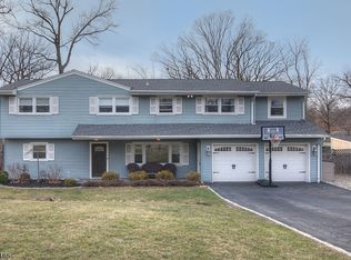 25 Holly Glen Ln, Berkeley Heights, NJ 07922