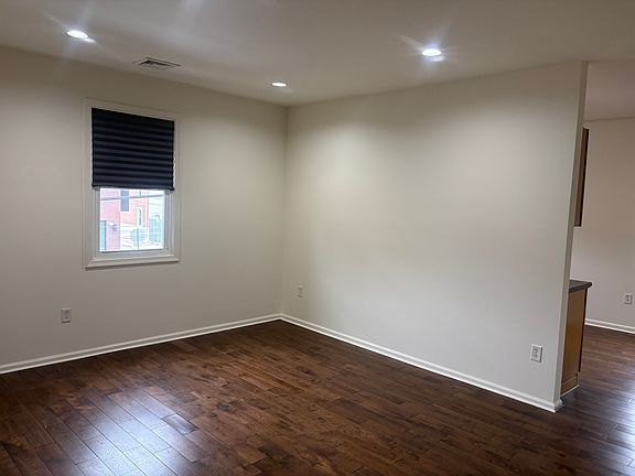 4th image of 2301 E Albert St