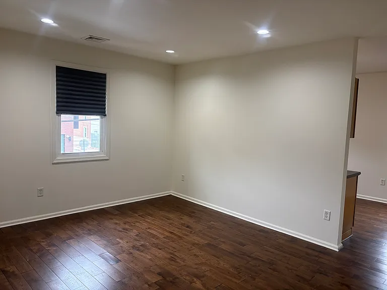 2301 E Albert St — Photo 4
