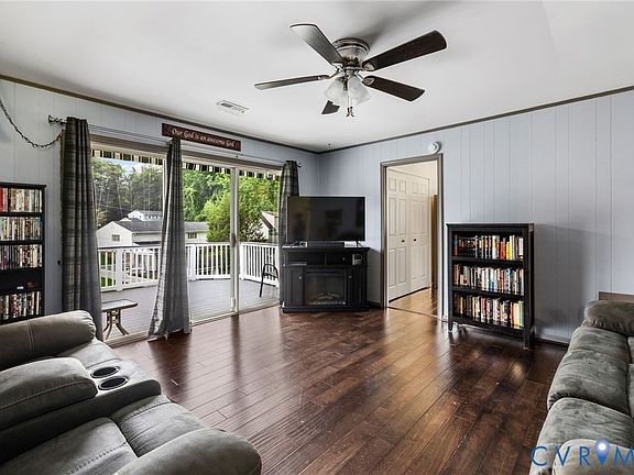 3rd image of 304 Washington Ct